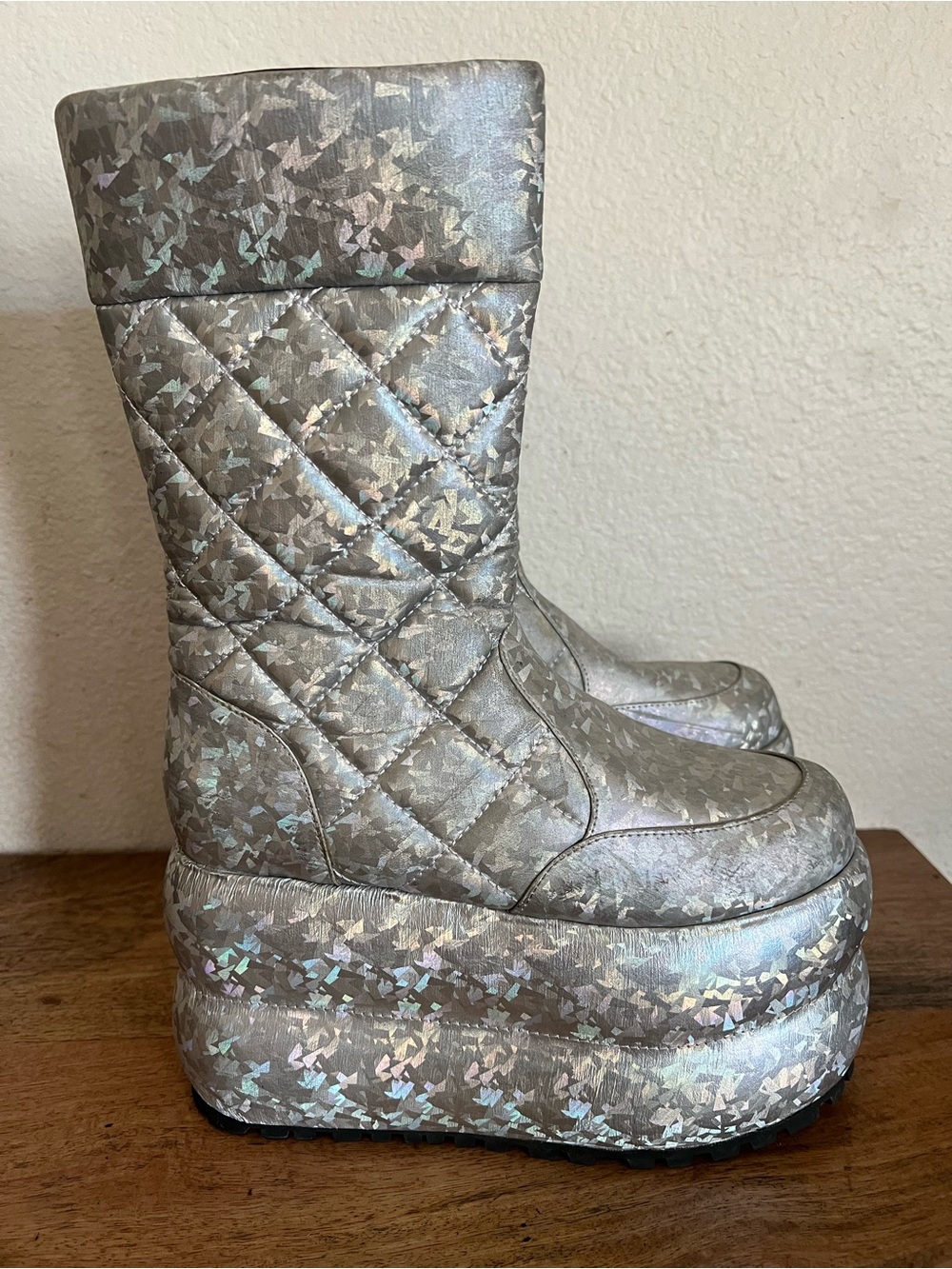 Club EXX Dolls Kill SPACE RAID HOLOGRAPHIC PUFFER BOOTS Size 7